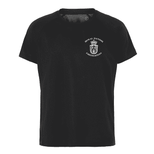 Sort løbe t-shirt med et lille hvidt "Royal Danish Firefighters"-emblem på venstre bryst.